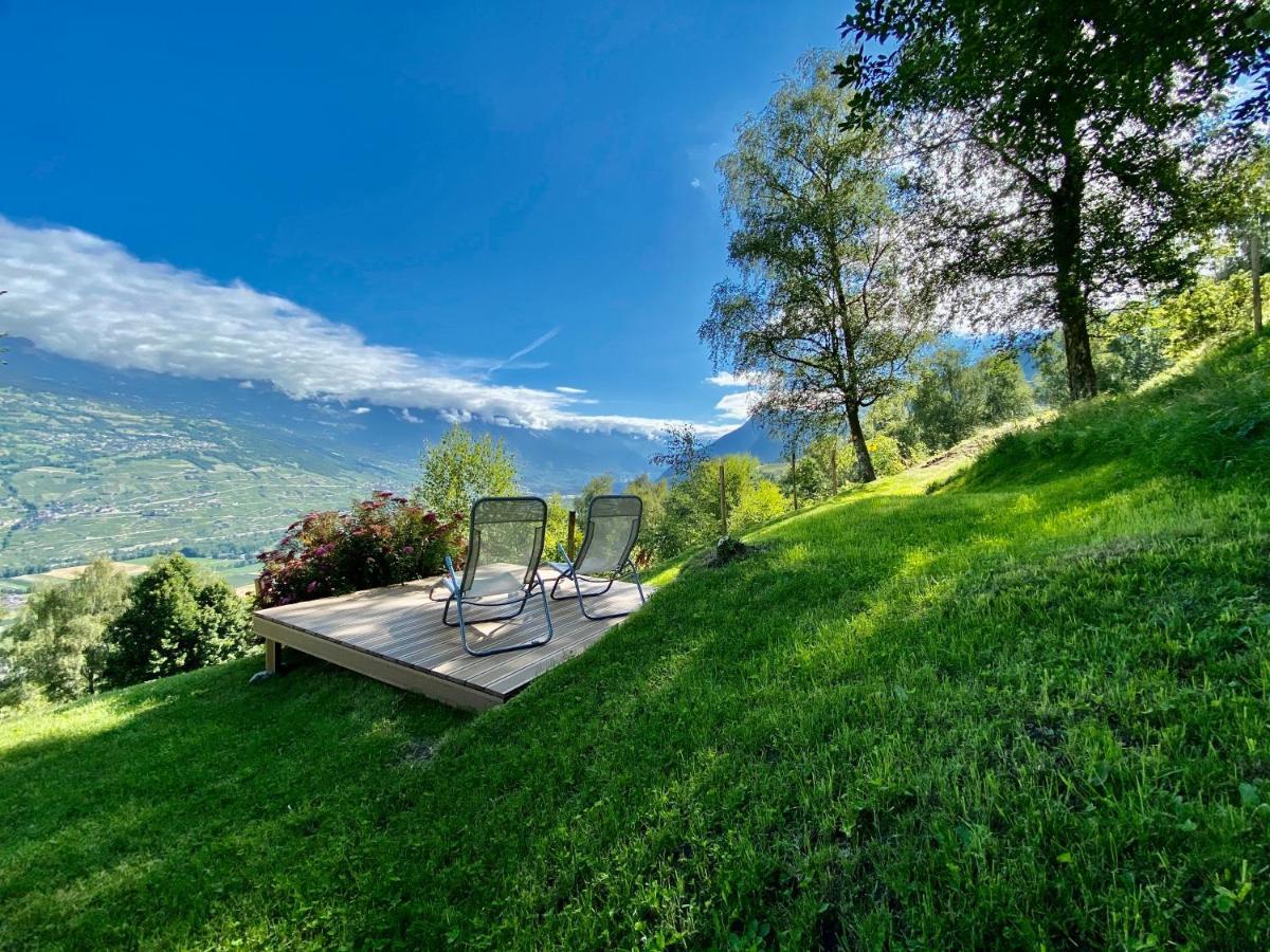 Eco Lodge With Jacuzzi And View In The Swiss Alps Grone Exterior photo